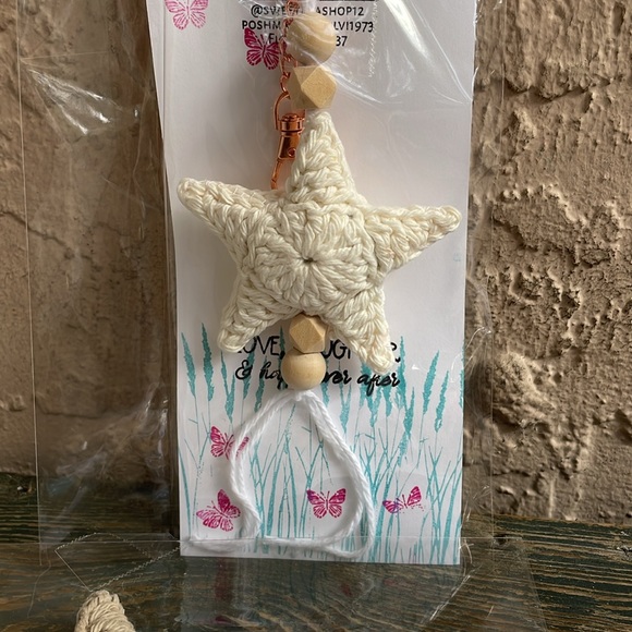 HANDMADE CROCHET STAR KEYCHAIN NATURAL COLOR WOODEN BEADS - Picture 8 of 14